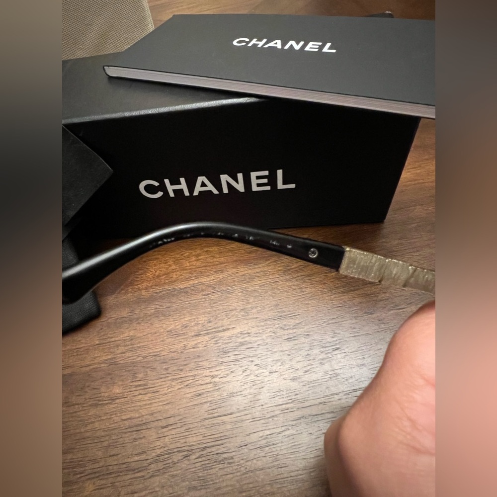 Chanel polarized sunglasses with Swarovski crystals - Picture 8 of 11